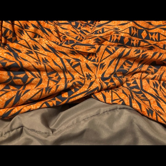 LuLaRoe Leggings Aztec Orange Blue TC2 EUC - Picture 4 of 4